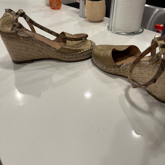 Authentic Valentino Garvani rockstud wedge espadrilles metallic leather gold 36 - Picture 5 of 6